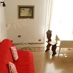 Tra I Musei Vaticani House